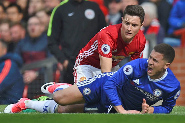 Eden-Hazard-vs-Ander-Herrera-2017